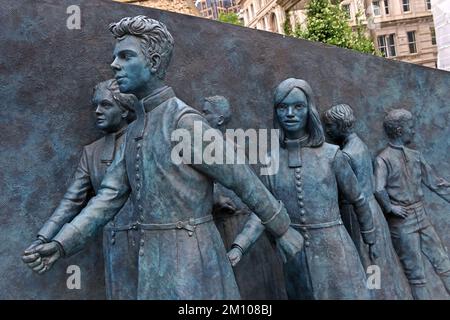 Christs Hospital Memorial Sculpture in London - Skulptur von Andrew F. Brown, Christchurch Greyfrairs Garden, Newgate Street, City of London, England, EC1A Stockfoto