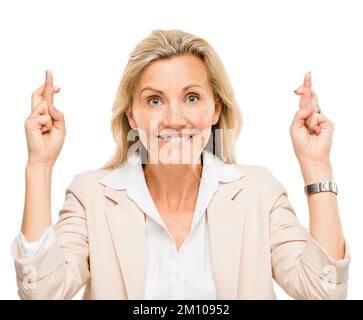 Ich hoffe, dass der Deal zustande kommt. Eine ältere Geschäftsfrau, die in der Hoffnung vor einem Studiohintergrund die Finger kreuzt. Stockfoto