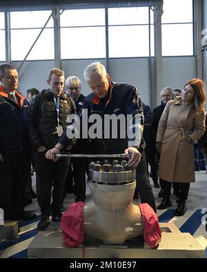 Wirtschaftsminister Bruno Le Maire und EDF-CEO Luc Remont besuchen am 8. Dezember 2022 das Kernkraftwerk in Penly, seine Maritime, Frankreich. Foto: Eliot Blondet/ABACAPRESS.COM Stockfoto