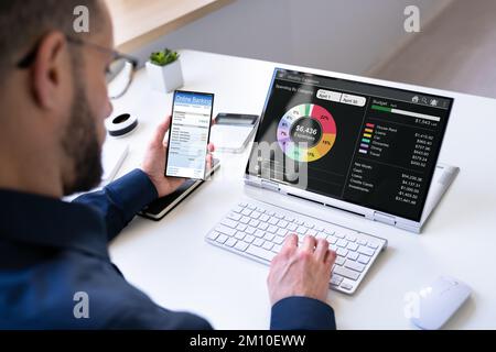 Money Planning Budget Tracker App Auf Laptop Stockfoto
