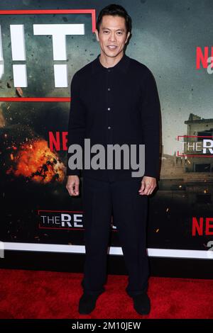Los Angeles, Usa. 08.. Dezember 2022. LOS ANGELES, KALIFORNIEN, USA - DEZEMBER 08: Der Hongkong-amerikanische Schauspieler Byron Mann kommt am 8. Dezember 2022 auf der AMC The Grove 14 in Los Angeles, Kalifornien, USA, zur Weltpremiere von Netflix „The Recruit“ Staffel 1. (Foto: Rudy Torres/Image Press Agency) Kredit: Image Press Agency/Alamy Live News Stockfoto