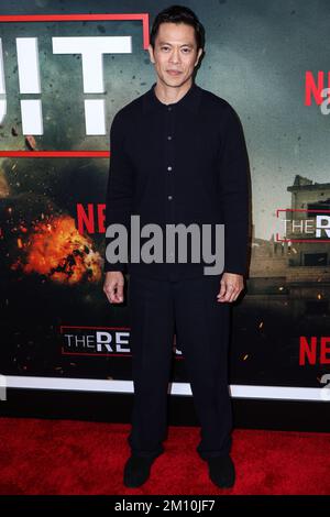 Los Angeles, Usa. 08.. Dezember 2022. LOS ANGELES, KALIFORNIEN, USA - DEZEMBER 08: Der Hongkong-amerikanische Schauspieler Byron Mann kommt am 8. Dezember 2022 auf der AMC The Grove 14 in Los Angeles, Kalifornien, USA, zur Weltpremiere von Netflix „The Recruit“ Staffel 1. (Foto: Rudy Torres/Image Press Agency) Kredit: Image Press Agency/Alamy Live News Stockfoto