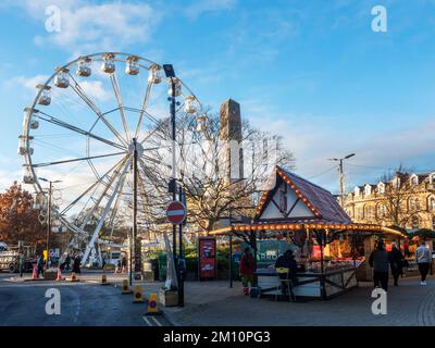 Riesenrad auf dem Harrogate Christmas Market im Dezember 2022 Harrogate North Yorkshire England Stockfoto