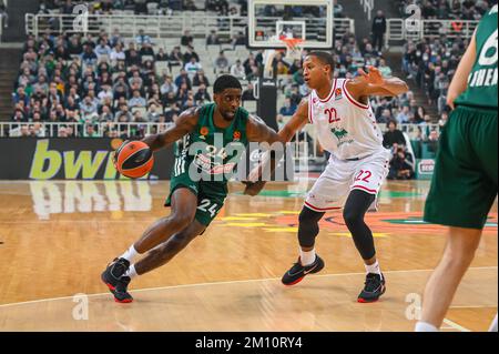 Athen, Lombardei, Griechenland. 8.. Dezember 2022. 24 DWAYNE BACON von Panathinaikos Athen während der Euroleague-Runde 12, Spiel zwischen Panathinaikos Athen und EA7 Emporio Armani Milano im OAKA-Stadion am 8. Dezember 2022 in Athen, Griechenland. (Kreditbild: © Stefanos Kyriazis/ZUMA Press Wire) Stockfoto