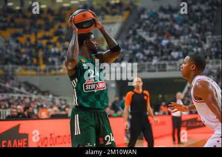 Athen, Lombardei, Griechenland. 8.. Dezember 2022. 24 DWAYNE BACON von Panathinaikos Athen während der Euroleague-Runde 12, Spiel zwischen Panathinaikos Athen und EA7 Emporio Armani Milano im OAKA-Stadion am 8. Dezember 2022 in Athen, Griechenland. (Kreditbild: © Stefanos Kyriazis/ZUMA Press Wire) Stockfoto