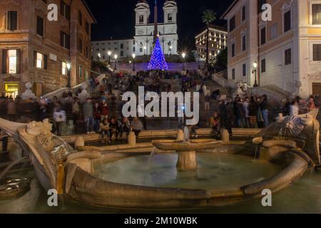 27. November 2022 - Rom, Italien: Weihnachtsbaum, Spanische Treppe. © Andrea Sabbadini Stockfoto