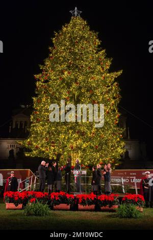 08. Dezember 2022 - Rom, Italien: Bürgermeister Roberto Gualtieri leitet die Weihnachtsbaumbeleuchtung auf dem Platz von Venedig. © Andrea Sabbadini Stockfoto