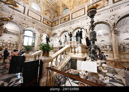 Padua, Italien - 05. Juli 2022: Innere der Basilika di Sant Antonio in Padua, Veneto, Italien. Grab des Heiligen Antonius. Stockfoto