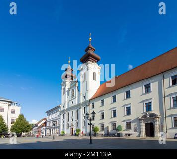 Györ (Raab): Szechenyi-Platz, Benediktinerkirche St. Ignatius von Loyola in Györ-Moson-Sopron, Ungarn Stockfoto