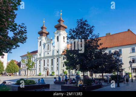 Györ (Raab): Szechenyi-Platz, Benediktinerkirche St. Ignatius von Loyola in Györ-Moson-Sopron, Ungarn Stockfoto