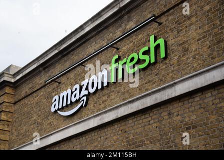 Ein Amazon Fresh Shop, Islington, London, Großbritannien Stockfoto