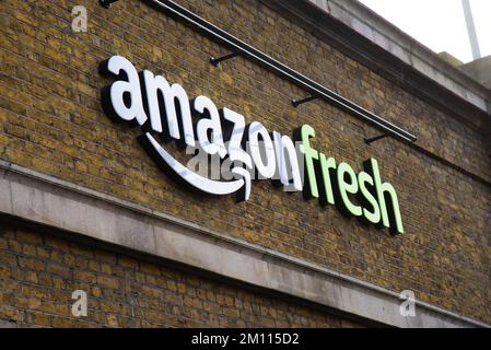 Ein Amazon Fresh Shop, Islington, London, Großbritannien Stockfoto