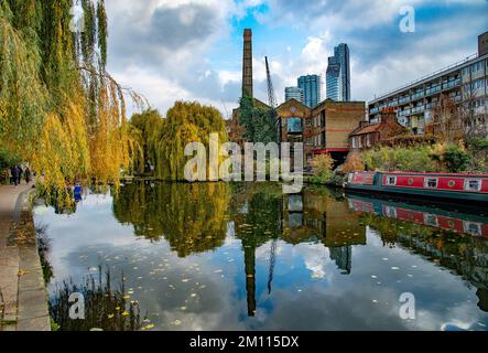 Regents Canal im Herbst, Islington, London, Großbritannien. Stockfoto