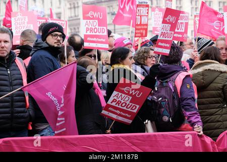 Parliament Square, London, Großbritannien. 9.. Dezember 2022. Mitglieder der CWU nehmen an einer Kundgebung am Parliament Square im Rahmen der Royal Mail Strikes Teil. Kredit: Matthew Chattle/Alamy Live News Stockfoto
