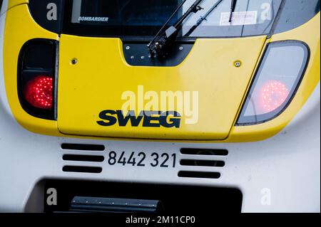 Stuttgart, Deutschland. 09.. Dezember 2022. Das Logo von SWEG auf einem Zug. Triebwerkfahrer von GDL kündigten neue Streiks bei der Eisenbahngesellschaft SWEG an. Kredit: Ilkay Karakurt/dpa/Alamy Live News Stockfoto