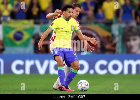 AL RAYYAN, KATAR - DEZEMBER 09: Marquinhos aus Brasilien während des 2022. Viertelfinalspiels der FIFA-Weltmeisterschaft Katar zwischen Kroatien und Brasilien im Education City Stadium am 9. Dezember 2022 in Al Rayyan, Katar. Foto: Igor Kralj/PIXSELL Kredit: Pixsell/Alamy Live News Kredit: Pixsell/Alamy Live News Stockfoto