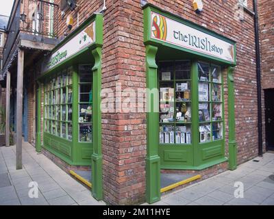 Irland, Norden, Derry City, der Irish Shop im Craft Village innerhalb der alten Stadtmauern. Stockfoto