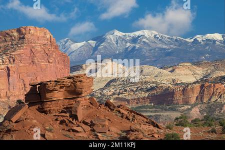 Panorama Point im Capitol Reef National Park in der Nähe von Torrey, Utah, bietet einen Blick auf die geschichtete Geologie Stockfoto