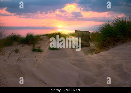Sonnenuntergang, Strand, Liegestuhl, Ostseebad Göhren, Rügen, Mecklenburg-Vorpommern, Deutschland, Europa Stockfoto