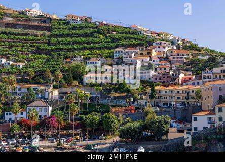 Fischerdorf Câmara de Lobos auf der portugiesischen Insel Madeira Stockfoto