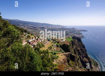 Blick vom Cabo Girão auf Madeira in Richtung Câmara de Lobos Stockfoto