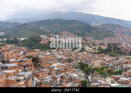 Südamerika, Kolumbien, Departamento de Antioquia, Medellín, Comuna 13, Blick auf die Dächer der Comuna 13 Stockfoto