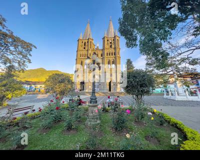 Südamerika, Kolumbien, Departamento de Antioquia, kolumbianische Anden, Jardín, Basílica Menor de la Inmaculada Concepción Stockfoto