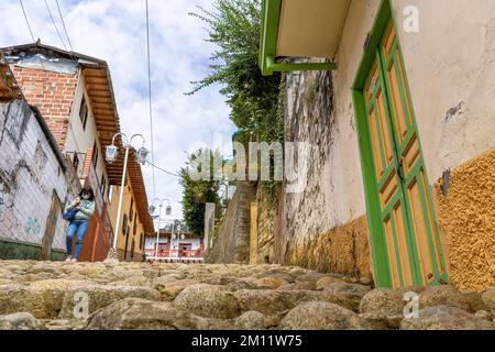 Südamerika, Kolumbien, Departamento de Antioquia, kolumbianische Anden, Jericó, Straßenszene im Andendorf Jericó Stockfoto