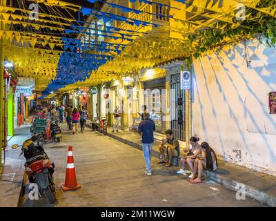 Südamerika, Kolumbien, Departamento de Bolívar, Cartagena de Indias, Barrio Getsemaní, Straßenszene im Viertel Getsemaní Stockfoto