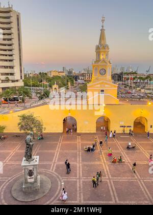 Südamerika, Kolumbien, Departamento de Bolívar, Cartagena de Indias, Ciudad Amurallada, Blick über die Plaza de los Coches bis zum Torre del Reloj Stockfoto