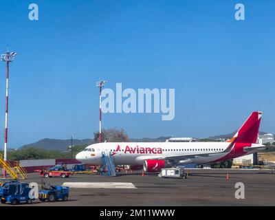 Südamerika, Kolumbien, Departamento del Magdalena, Santa Marta, Blick aus dem Flugzeugfenster eines Flugzeugs der Fluggesellschaft Avianca am Flughafen Simón Bolívar in Santa Marta Stockfoto