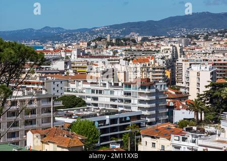 Frankreich, Französische Riviera, Cote d'Azur, Cannes, Blick auf die Skyline der Innenstadt Stockfoto