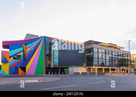 England, East Sussex, Eastbourne, Towner Art Gallery und Eastbourne Convention Center Stockfoto