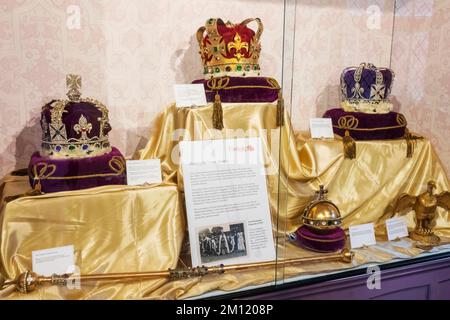 England, Kent, Rochester, Eastgate House, Ausstellung von Replik-Kronjuwelen Stockfoto