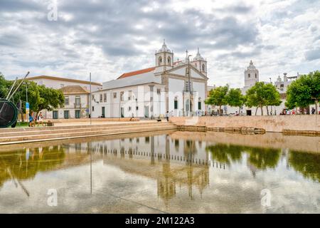 Portugal, Algarve, Lagos, Blick auf die Kirche Santa Maria (Igreja de Santa Maria) in der Stadt Stockfoto