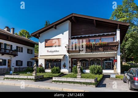 Bunt bemalte und dekorierte Häuser, Dorf Schliersee, Oberbayern, Bayern, Deutschland, Europa Stockfoto