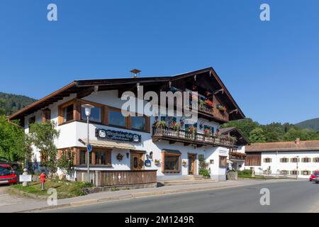 Bunt bemalte und dekorierte Häuser, Dorf Schliersee, Oberbayern, Bayern, Deutschland, Europa Stockfoto