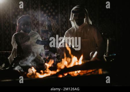 Saudi-Arabien, Provinz Najran, Najran, Beduinen, Lagerfeuer Stockfoto