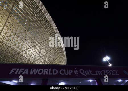 Doha, Katar. 09.. Dezember 2022. firo : 12/09/2022, Fußball, FIFA-WELTMEISTERSCHAFT 2022 KATAR, Weltmeisterschaft 2022 Katar, Weltmeisterschaft 2022 Katar, Quarterfinals, Niederlande - Argentinien Außenansicht Lusail ikonisches Stadion, Stadion Gutschein: dpa/Alamy Live News Stockfoto