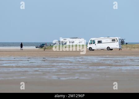 Camper am Strand, Camper-Vans am Strand, Rømø Island, Lakolk, Syddanmark, Dänemark Stockfoto