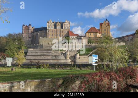 Schloss Bernburg, Renaissanceschloss, gehört zur Kulturstiftung Sachsen-Anhalt, Bernburg, Sachsen-Anhalt, Deutschland Stockfoto