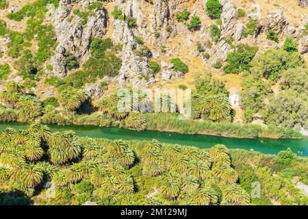 Blick auf den Fluss Megalopotamos und den Palmenwald Preveli, Rethymno, Kreta, griechische Inseln, Griechenland Stockfoto