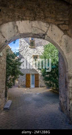 Porte du Fanabregol in Viols le Fort. Wurde im 19. Jahrhundert erbaut. Stockfoto