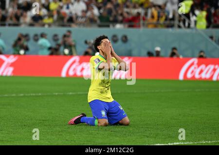 Doha, Catar. 09.. Dezember 2022. Marquinhos während eines Spiels zwischen Kroatien und Brasilien, gültig für das Viertelfinale der Weltmeisterschaft, das im Education City Stadium in Doha, Katar, stattfindet. Kredit: Richard Callis/FotoArena/Alamy Live News Stockfoto