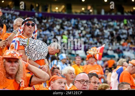 Al Daayen, Katar. 09.. Dezember 2022. AL DAAYEN, KATAR - DEZEMBER 9: Fans und Fans während der FIFA-Weltmeisterschaft - Viertelfinale zwischen den Niederlanden und Argentinien im Lusail Stadium am 9. Dezember 2022 in Al Daayen, Katar (Foto von Henk Jan Dijks/Orange Pictures). Guthaben: Orange Pics BV/Alamy Live News Stockfoto