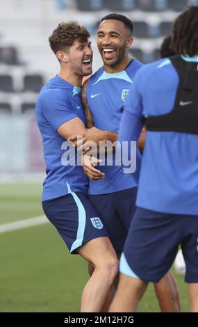 Katar. 09.. Dezember 2022. John Stones, Callum Wilson von England während des Trainings im Al Wakrah Sports Club während der FIFA-Weltmeisterschaft 2022 am 9. Dezember 2022 in Doha, Katar - Foto: Jean Catuffe/DPPI/LiveMedia Credit: Independent Photo Agency/Alamy Live News Stockfoto