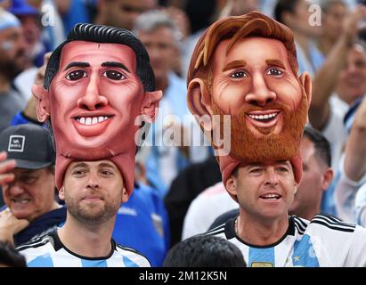 Doha, Katar, 9.. Dezember 2022. Argentinische Fans während des Spiels der FIFA-Weltmeisterschaft 2022 im Lusail Stadium in Doha. Der Bildausdruck sollte lauten: David Klein / Sportimage Credit: Sportimage/Alamy Live News Stockfoto