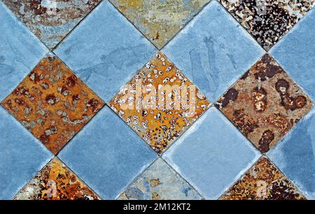 Bebaute Mauer mit Steinen in Teresopolis, Rio de Janeiro, Brasilien Stockfoto