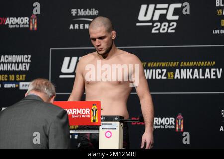 Las Vegas, USA. 09.. Dezember 2022. 9. Dezember 2022, Las Vegas, NV, LAS VEGAS, NEVADA, Vereinigte Staaten: LAS VEGAS, NV - Dezember 9: Alex Morono betritt die Waage für das offizielle Wiegen beim UFC Apex für UFC 282 -Blachowicz vs Ankalaev : Offizielle Wiegevorgänge am 9. Dezember 2022 in Las Vegas, NV, USA. (Kreditbild: © Louis Grasse/PX Imagens via ZUMA Press Wire) Kredit: ZUMA Press, Inc./Alamy Live News Stockfoto