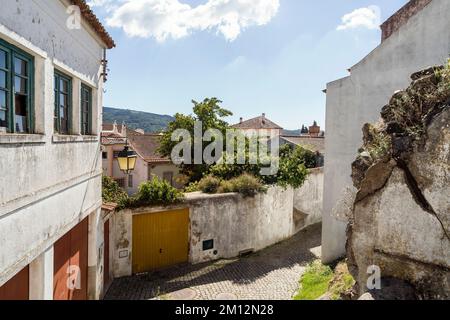 Weiß getünchte Architektur der Bergregion Monchique, Algarve, Portugal, Europa Stockfoto